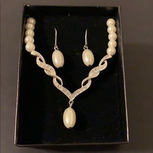 Pearl Necklace Set NIB